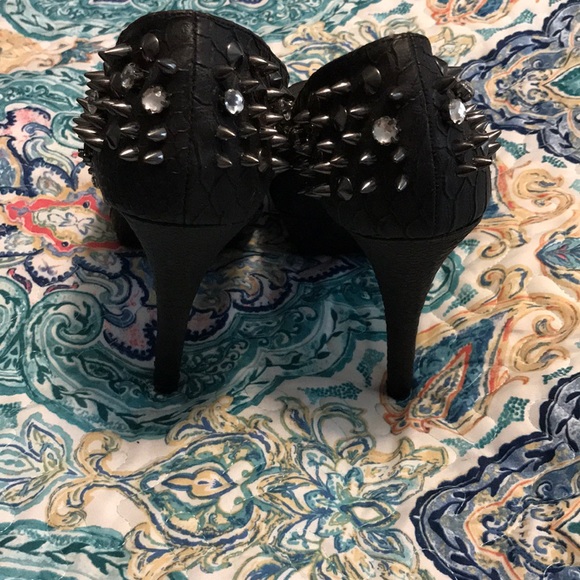 High heels - Picture 2 of 3